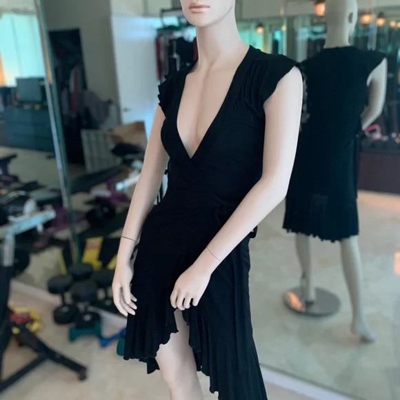 BEBE sexy capped sleeve wrap dress - Picture 4 of 14